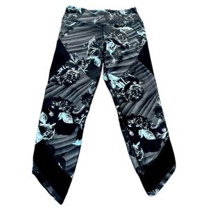 Betsy Johnson Floral Netted Crop Legging